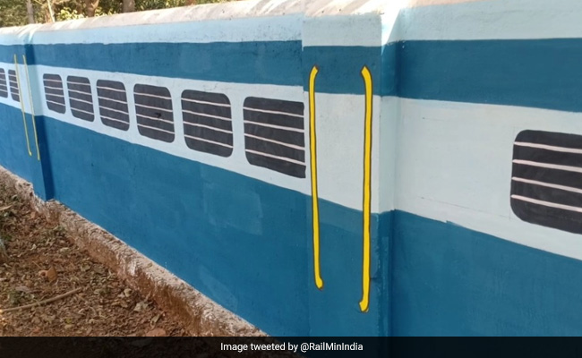 टीचर ने स्कूल की दीवारों पर किया ऐसा पेंट, रेलवे ने की जमकर तारीफ