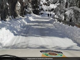 कश्मीर में अधिकतर स्थानों पर शून्य के नीचे पहुंचा पारा, अगले दो दिनों में बर्फबारी की संभावना कश्मीर में अधिकतर स्थानों पर शून्य के नीचे पहुंचा पारा, अगले दो दिनों में बर्फबारी की संभावना