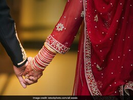 बॉस ने शादी के लिए नहीं दी छुट्टी, तुर्की में बैठे दूल्हे ने हिमाचल की दुल्हन से Video कॉल पर किया निकाह बॉस ने शादी के लिए नहीं दी छुट्टी, तुर्की में बैठे दूल्हे ने हिमाचल की दुल्हन से Video कॉल पर किया निकाह