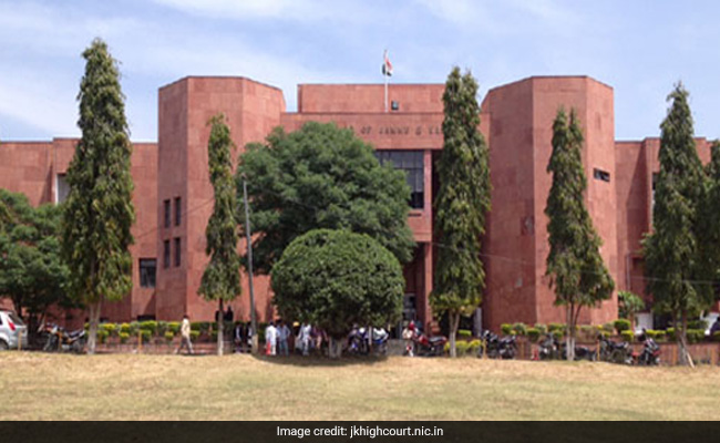 विपक्षी दलों के विरोध के बाद जम्मू कश्मीर हाईकोर्ट ने 33 पदों पर भर्ती के लिए अधिसूचना वापस ली