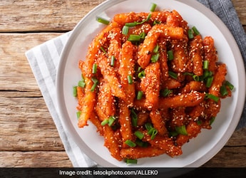Weekend Special: 7 Delicious Indo-Chinese Snacks That Spell Indulgence Weekend Special: 7 Delicious Indo-Chinese Snacks That Spell Indulgence
