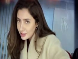 पाकिस्तानी एक्ट्रेस माहिरा खान लजीज खाना देखकर लगीं झूमने, बोलीं- आलू की कतलियां, पालक गोश्त, चावल...देखें Video पाकिस्तानी एक्ट्रेस माहिरा खान लजीज खाना देखकर लगीं झूमने, बोलीं- आलू की कतलियां, पालक गोश्त, चावल...देखें Video