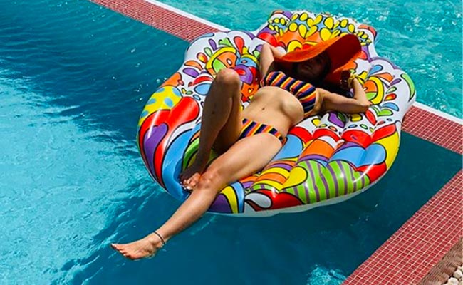 Get Beach Looks On Point In A Striped Bikini Like Sara Ali Khan