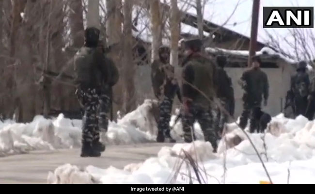 शोपियां में मुठभेड़ में हिज्बुल मुजाहिदीन के तीन आतंकवादी मारे गए