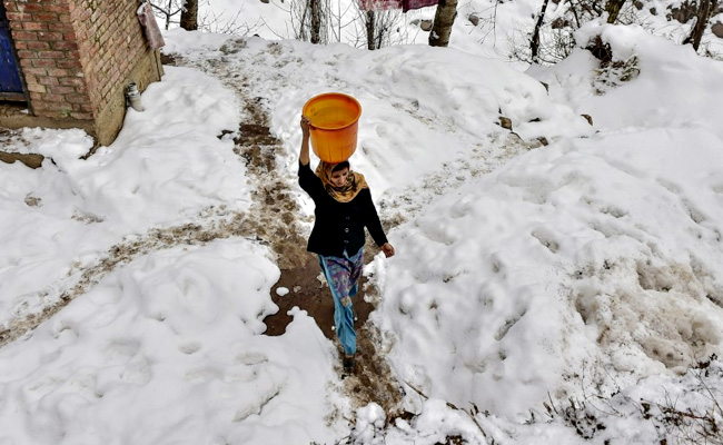 Cold Wave Grips Kashmir, Gulmarg Records Minus 11 Degrees