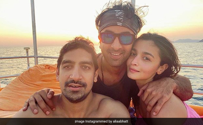 'Good Girl' Alia Bhatt Is Busy Chilling With 'Best Boys' Ranbir Kapoor And Ayan Mukerji