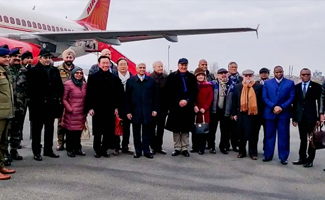 विदेशी राजनयिकों के जम्मू-कश्मीर दौरे का दूसरा दिन : PDP की केंद्र सरकार को चुनौती, हिरासत में रखे गए नेताओं से मिलवाए