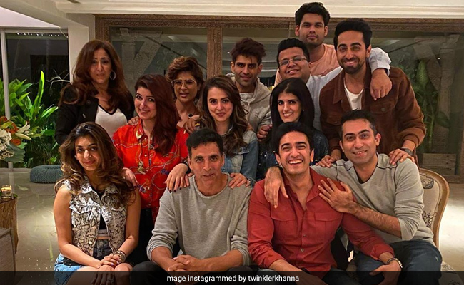 'Winners' In Front, 'Losers' At The Back In Twinkle Khanna's Pic With Akshay Kumar, Ayushmann Khurrana, Tahira Kashyap And Other Friends