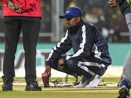 India vs Sri Lanka 1st T20I: Use Of Hair Dryer On Damp Pitch In Guwahati Evokes Funny Reactions From Fans India vs Sri Lanka 1st T20I: Use Of Hair Dryer On Damp Pitch In Guwahati Evokes Funny Reactions From Fans