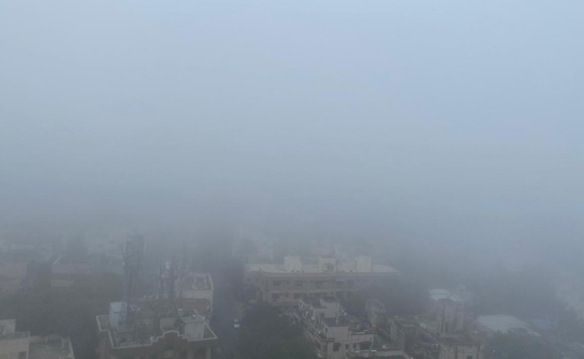 बर्फीली हवाओं के आगोश में उत्तर भारत, उप्र में धुंध के चलते सड़क हादसे में आठ की मौत