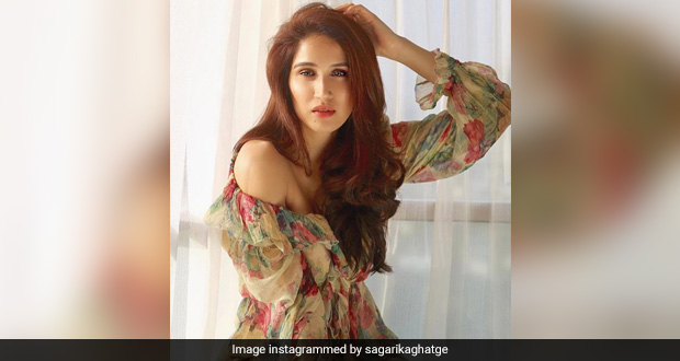 Sagarika Ghatge Turns 34; Cuts Three Cakes At Midnight