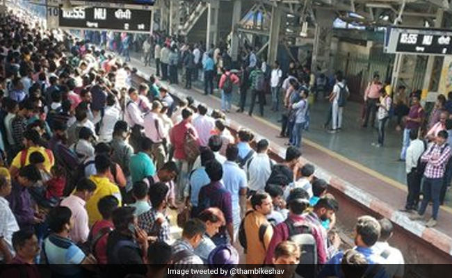 On Day 1 Of AC Local, Stampede-Like Scene At Thane Station