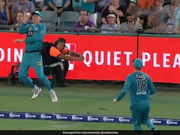 Unique Relay Catch At Boundary Stirs Controversy In BBL. Watch Video Unique Relay Catch At Boundary Stirs Controversy In BBL. Watch Video