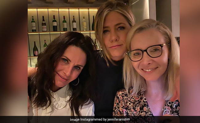 <i>F.R.I.E.N.D.S</i> Forever: The One With Jennifer Aniston, Courteney Cox And Lisa Kudrow On Instagram