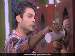 Bigg Boss में रश्मि देसाई को रोता देख खुद को रोक नहीं पाए सिद्धार्थ शुक्ला, किया कुछ ऐसा- देखें  Video Bigg Boss में रश्मि देसाई को रोता देख खुद को रोक नहीं पाए सिद्धार्थ शुक्ला, किया कुछ ऐसा- देखें  Video