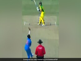 Ind Vs Aus: स्टीव स्मिथ ने एमएस धोनी की तरह हेलीकॉप्टर शॉट खेलकर मारा छक्का, देखते रह गए कोहली, देखें Video Ind Vs Aus: स्टीव स्मिथ ने एमएस धोनी की तरह हेलीकॉप्टर शॉट खेलकर मारा छक्का, देखते रह गए कोहली, देखें Video