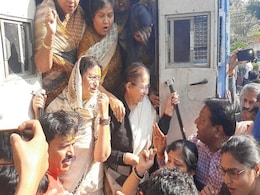 इंदौर में धारा 144 लागू होने के बावजूद प्रदर्शन कर रहे सुमित्रा महाजन समेत कई बीजेपी नेता हिरासत में इंदौर में धारा 144 लागू होने के बावजूद प्रदर्शन कर रहे सुमित्रा महाजन समेत कई बीजेपी नेता हिरासत में