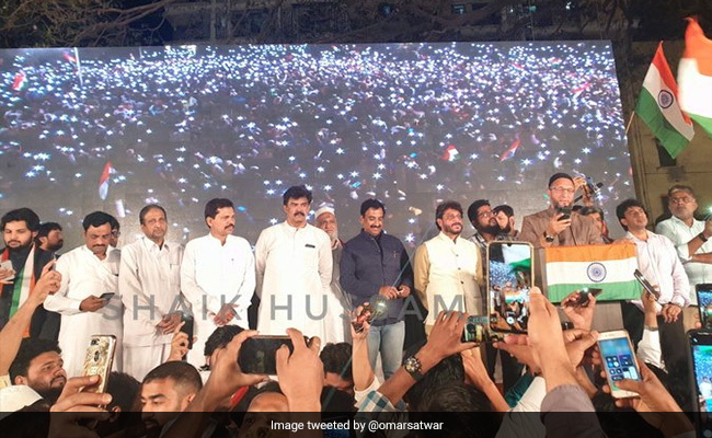 Asaduddin Owaisi Reads Out Preamble To The Constitution At Mumbai Rally