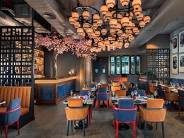 खाने के हैं शौक़ीन और फ्रेंड्स के साथ मारना है चिल तो दिल्ली के ये 6 रेस्टोरेंट्स और कैफे हैं एकदम बेस्ट