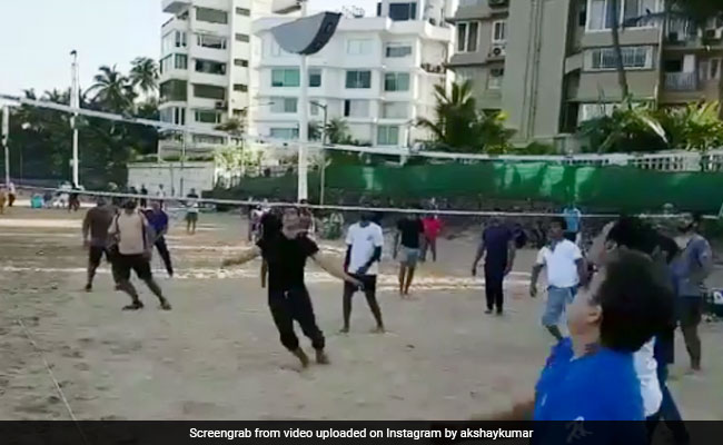This Volleyball Game On A Mumbai Beach Had A Celeb Player - Akshay Kumar