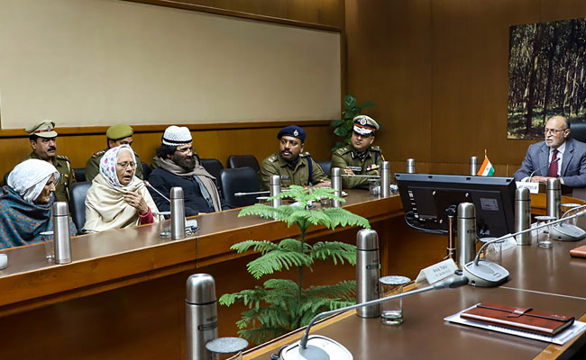शाहीन बाग के प्रदर्शनकारियों से मिले दिल्ली के उपराज्यपाल, धरना खत्म करने की अपील की