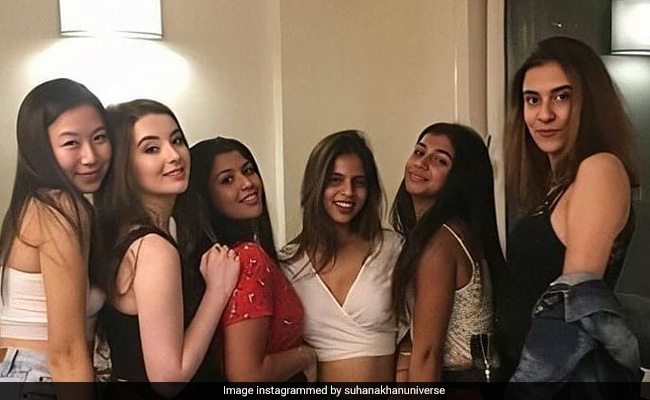 सुहाना खान अपने गर्ल्स गैंग के साथ यूं चिल करती आईं नजर, Photo हुई वायरल