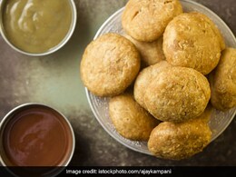 Indian Breakfast: 7 Delicious Street-Style Kachori Recipes You Need To Try In Your Next Breakfast Indian Breakfast: 7 Delicious Street-Style Kachori Recipes You Need To Try In Your Next Breakfast