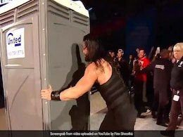 Royal Rumble 2020: रोमन रेंस ने टॉयलेट में बंद कर की दुश्मन की बेरहमी से पिटाई, देखें पूरा Match Royal Rumble 2020: रोमन रेंस ने टॉयलेट में बंद कर की दुश्मन की बेरहमी से पिटाई, देखें पूरा Match