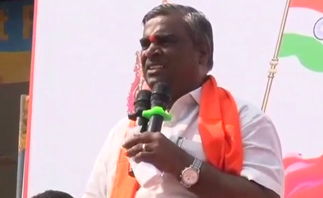 CAA के खिलाफ प्रदर्शन करने वालों को BJP विधायक की धमकी- आप सिर्फ 15 प्रतिशत और हम 80