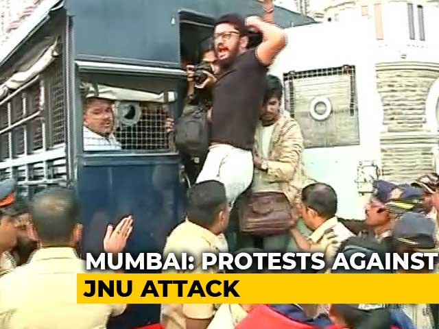 Police Break Up 'Occupy Gateway' Protest In Mumbai Over JNU Mob Attack