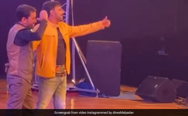 निरहुआ और पवन सिंह ने स्टेज पर एक साथ यूं मचाया धमाल, डांस Video हुआ वायरल