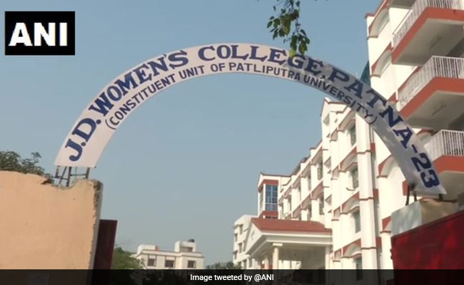 पटना के वुमेंस कॉलेज ने बुर्के पर पाबंदी वापस ली