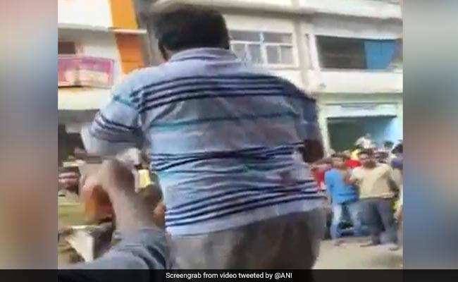 Maharashtra Trader Uses Red Chilli Powder To Tackle CAA Protesters. Watch Video