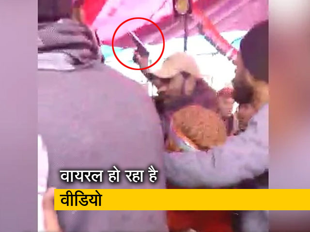 शाहीन बाग में पिस्तौल के साथ घुसा एक शख्स
