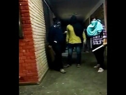 JNU हिंसा: दिल्ली पुलिस ने दर्ज किया केस, कई हमलावरों की हुई पहचान, क्राइम ब्रांच करेगी जांच JNU हिंसा: दिल्ली पुलिस ने दर्ज किया केस, कई हमलावरों की हुई पहचान, क्राइम ब्रांच करेगी जांच
