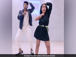 नेहा कक्कड़ के नए अंदाज ने TikTok पर मचाई धूम, बार-बार देखा जा रहा Video नेहा कक्कड़ के नए अंदाज ने TikTok पर मचाई धूम, बार-बार देखा जा रहा Video