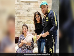 Kapil Sharma, Ginni Chatrath Get Daughter Anayra's Hands And Feet Casting Made Kapil Sharma, Ginni Chatrath Get Daughter Anayra's Hands And Feet Casting Made