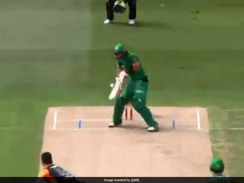 Watch: Glenn Maxwell's Scoop Shot Ends In Bizarre Dismissal During BBL Match
