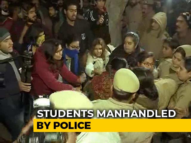 JNU Students March Towards Rashtrapati Bhavan, Clash With Police