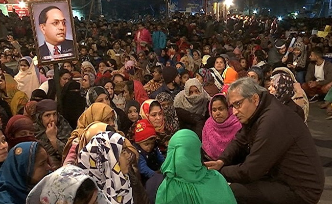 कमाल की बात: क्या बुर्कापोश महिलाओं के आंदोलन से हो रहा ध्रुवीकरण?