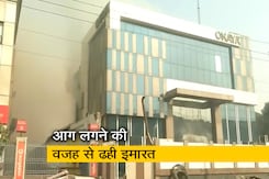 बैटरी फैक्टरी में लगी आग में एक दमकल कर्मी की मौत बैटरी फैक्टरी में लगी आग में एक दमकल कर्मी की मौत