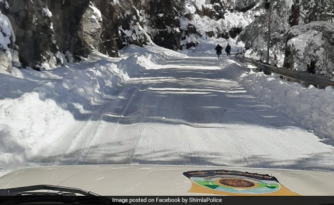 900 Roads In Himachal Pradesh Blocked Due To Snow, Keylong Shivers At Minus 17.6 Degrees Celcius