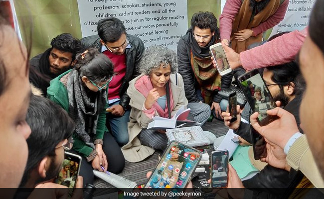Arundhati Roy Visits Jamia Milia Islamia, Donates Books To Student-Run Open Library