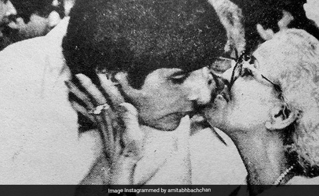 After Visit To The Doctor, Amitabh Bachchan Tweets '<I>Maa Ka Pallu, Maa Ka Pallu Hota Hai</i>'