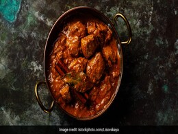 कोरोनावायरस के डर से मीट नहीं खा रहे थे लोग तो यहां रखा गया चिकन मेला और उमड़ पड़े लाखों लोग कोरोनावायरस के डर से मीट नहीं खा रहे थे लोग तो यहां रखा गया चिकन मेला और उमड़ पड़े लाखों लोग