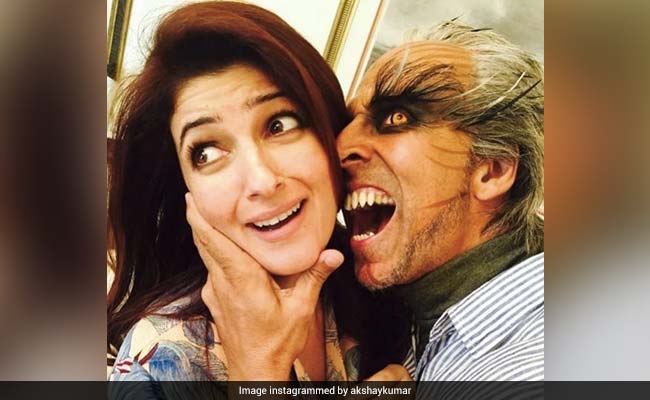 Happy Anniversary: Some Days Akshay Kumar, Twinkle Khanna Cuddle And Some Days They Are Like This. Major LOL