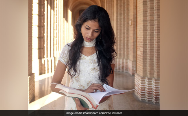 पंजाब मेडिकल कॉलेज में जींस पर रोक, लड़के और लड़कियां दोनों को पहनना होगा सफेद सलवार-कमीज