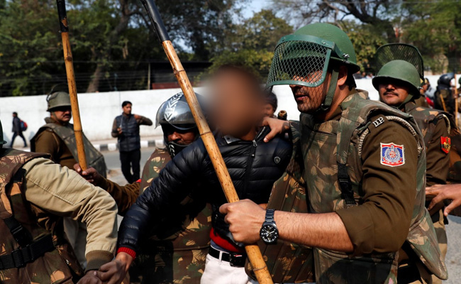 जामिया में शख्स ने की खुलेआम फायरिंग, तो बॉलीवुड एक्टर बोले- देश बर्बाद होने की कगार पर...