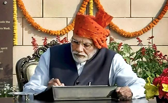 Republic Day: प्रधानमंत्री मोदी ने बांधा केसरिया रंग का ‘साफा’, परंपरा बरकरार रखी