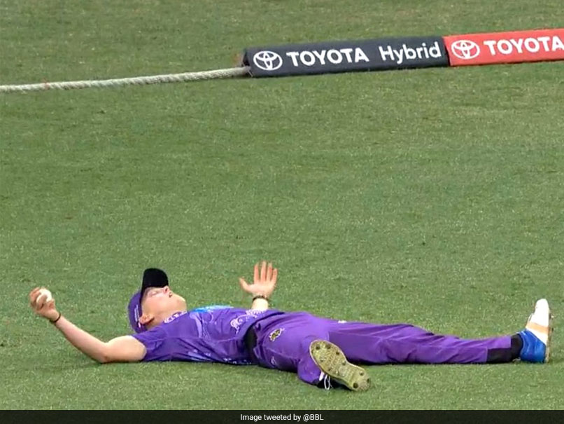 Fielder Takes Brilliant Reflex Catch After Misjudging Ball In BBL. Watch